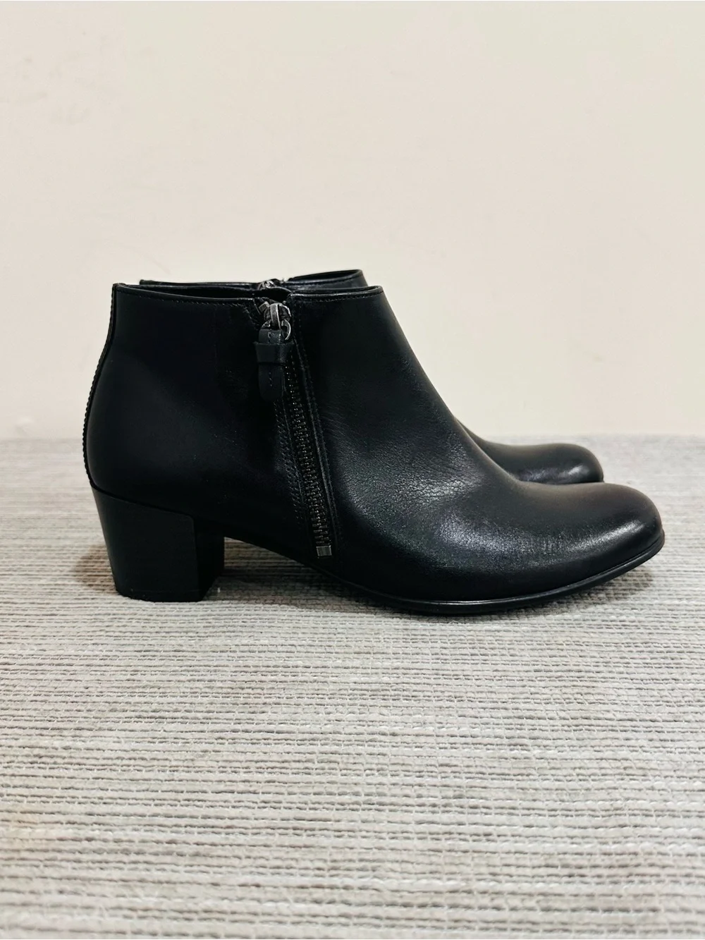 ECCO Shape M 35 Leather Ankle Boots Black Side Zip Booties Women’s Size 7
